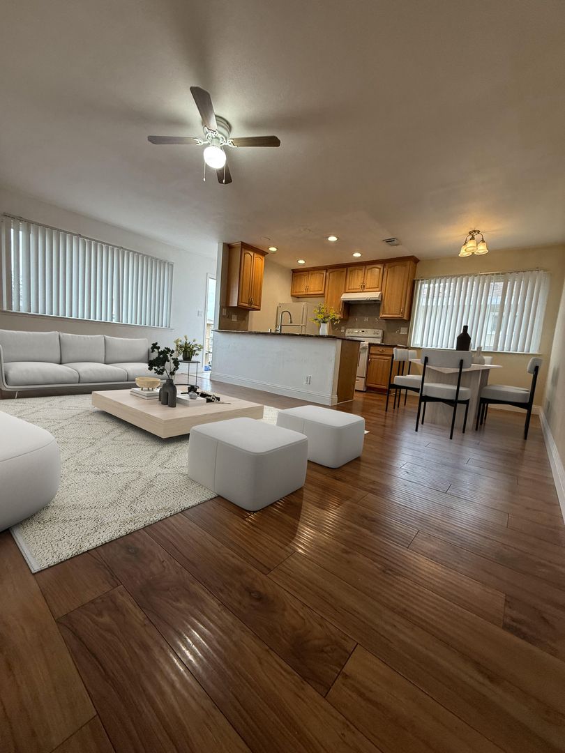 Sacramento House: 7328 Franklin Blvd