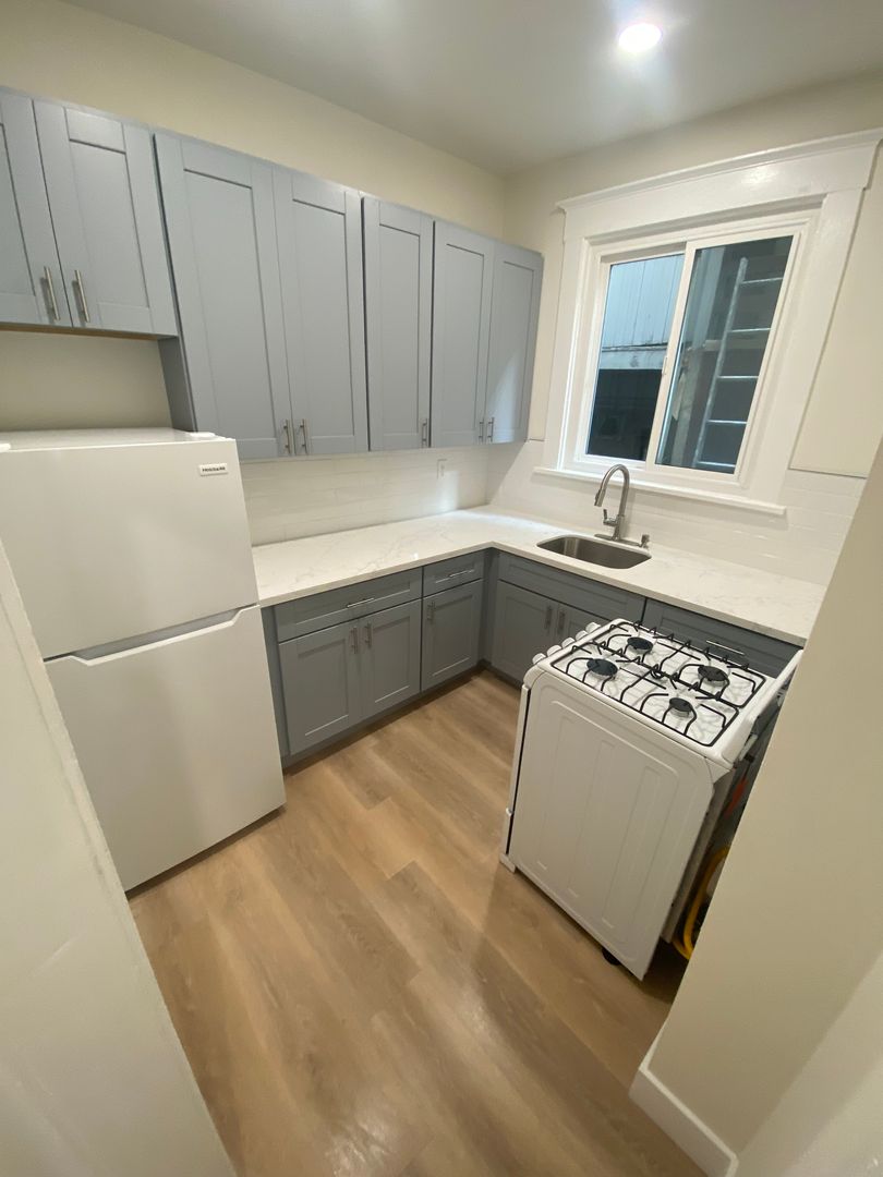 Oakland Apartment: 1516 1st Ave