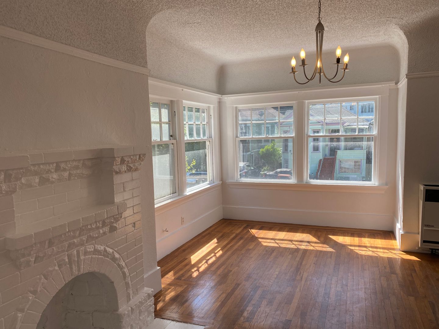 Oakland Apartment: 252-254 Frisbie St and 3107-3109 Harrison St