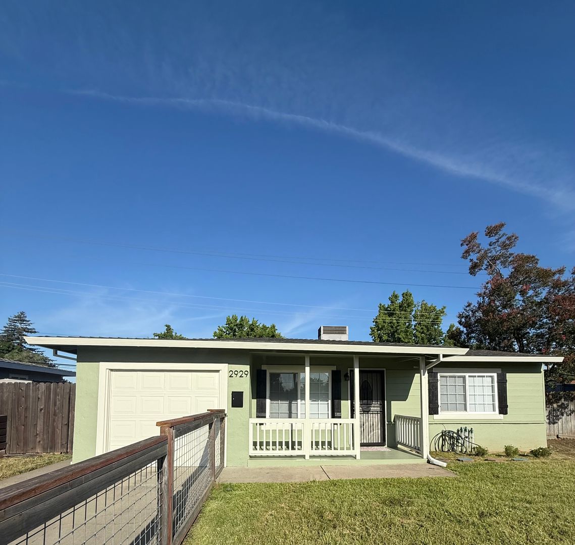 Sacramento House: 2929 Burnece St