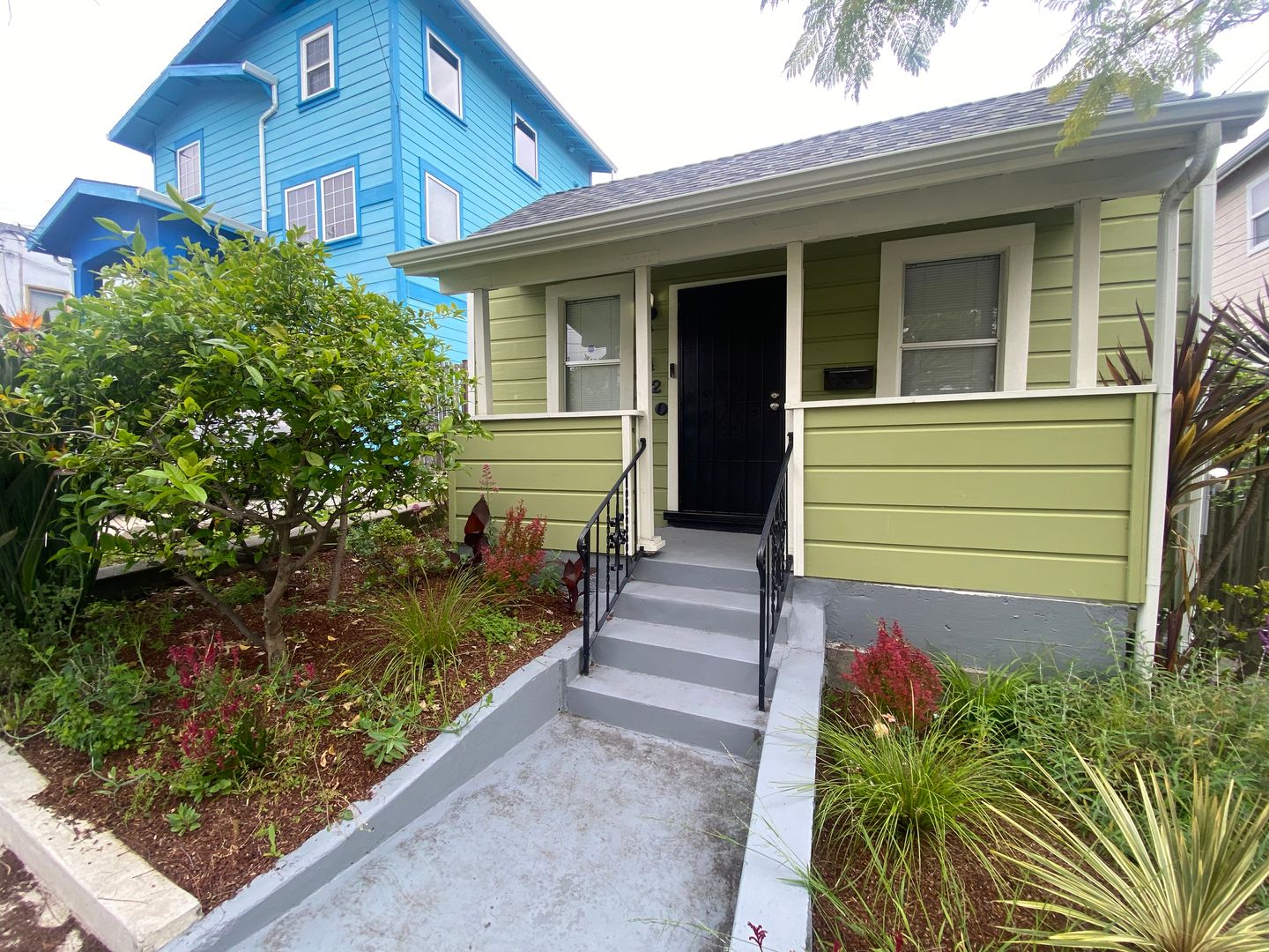 Oakland House: 1420 E 33rd St