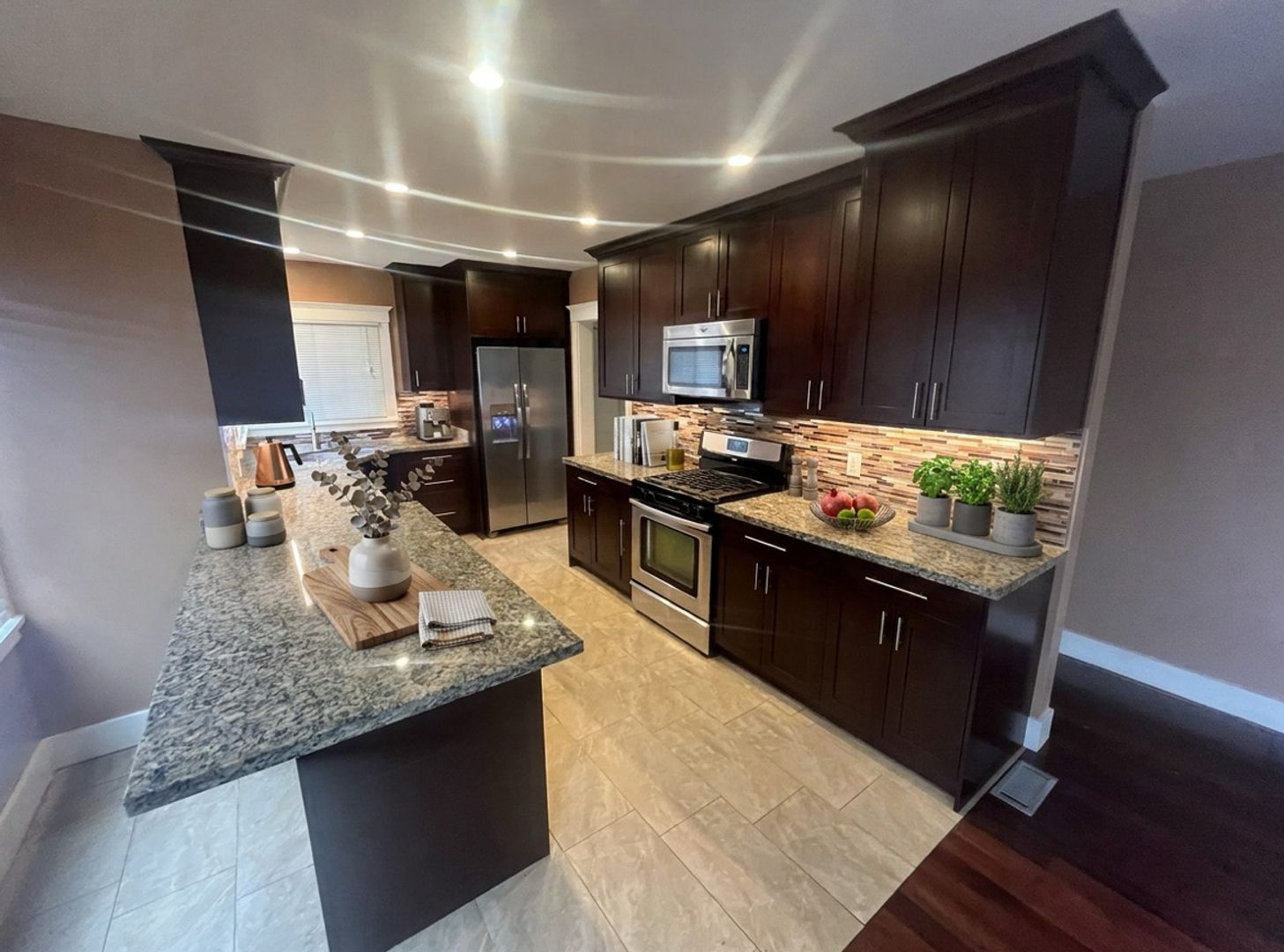 Oakland House: 10801 Beverly Ave