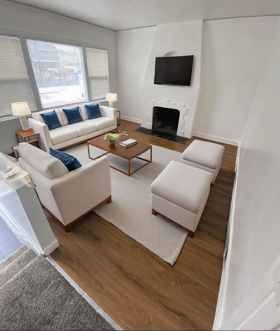 Oakland Apartment: 2347-2351 82nd Ave