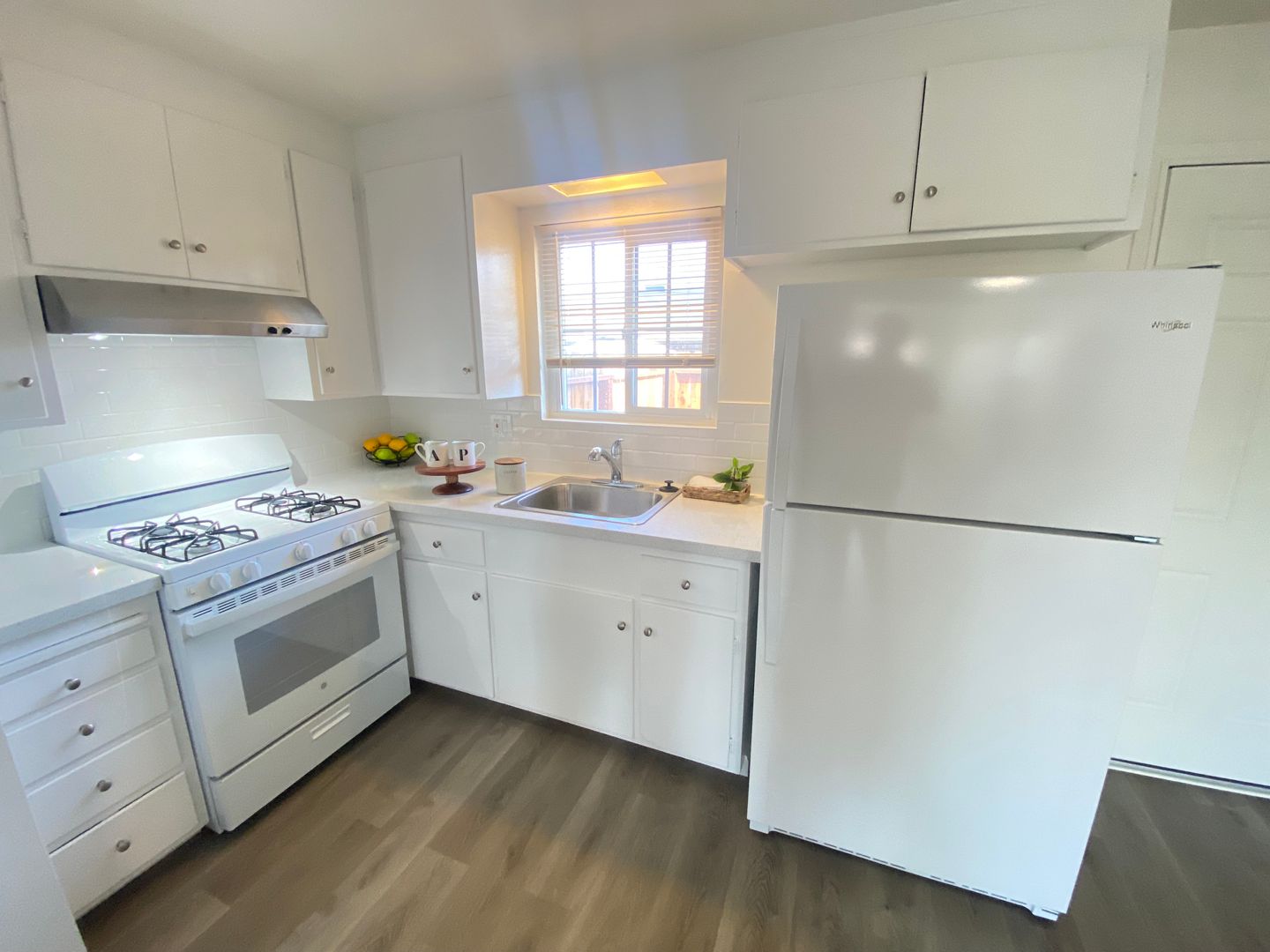19353 Meekland Ave - Main Image