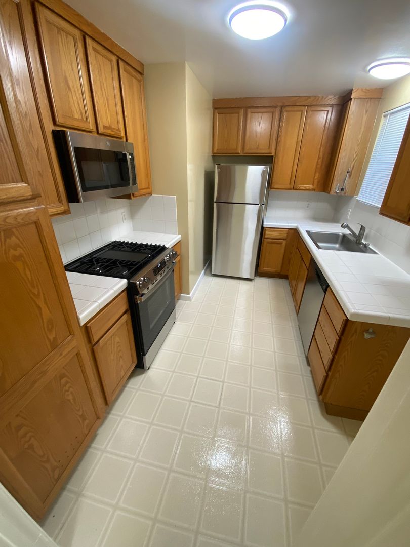 Oakland Apartment: 527-533 Mira Vista Ave