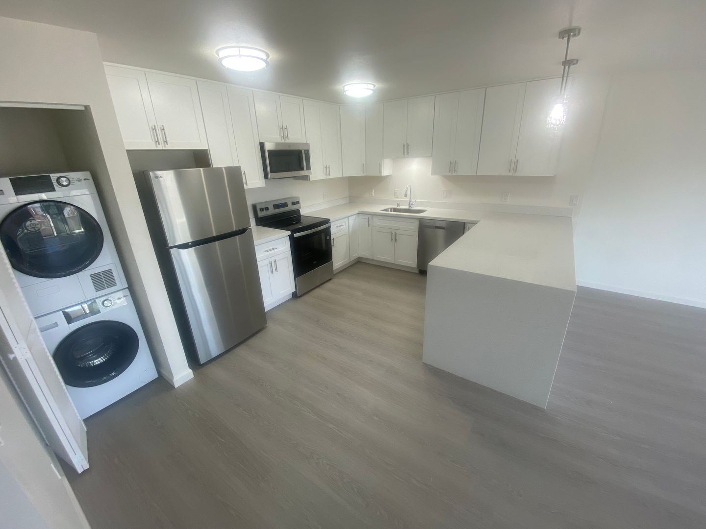 Oakland Apartment: 411 Euclid Ave