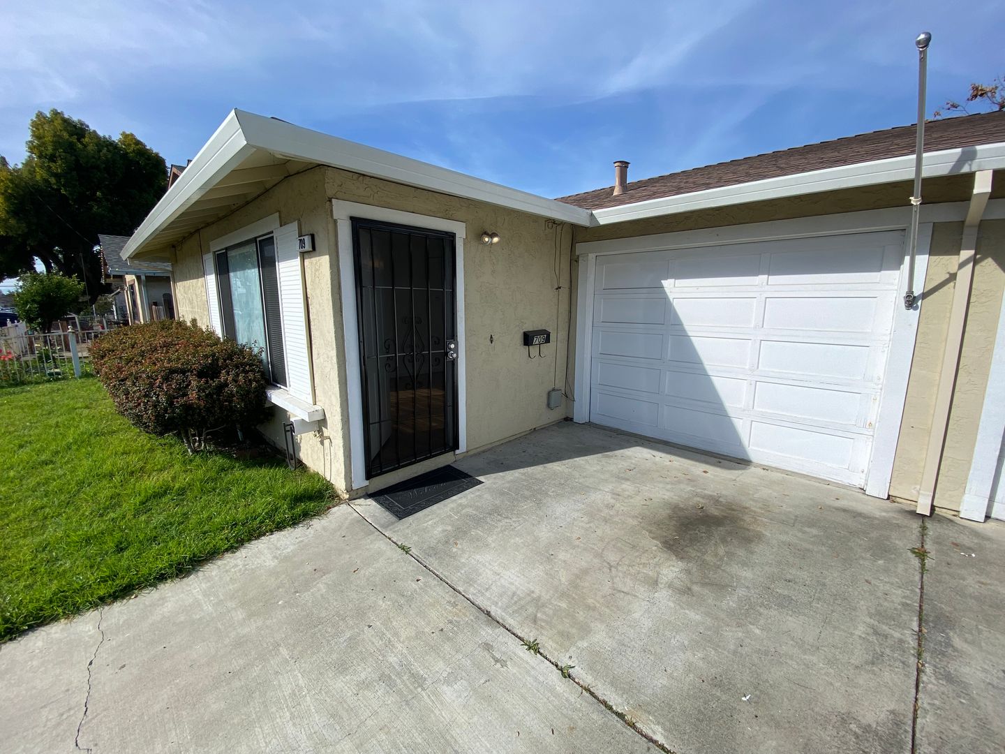 Union City Apartment: 705 & 709 E St