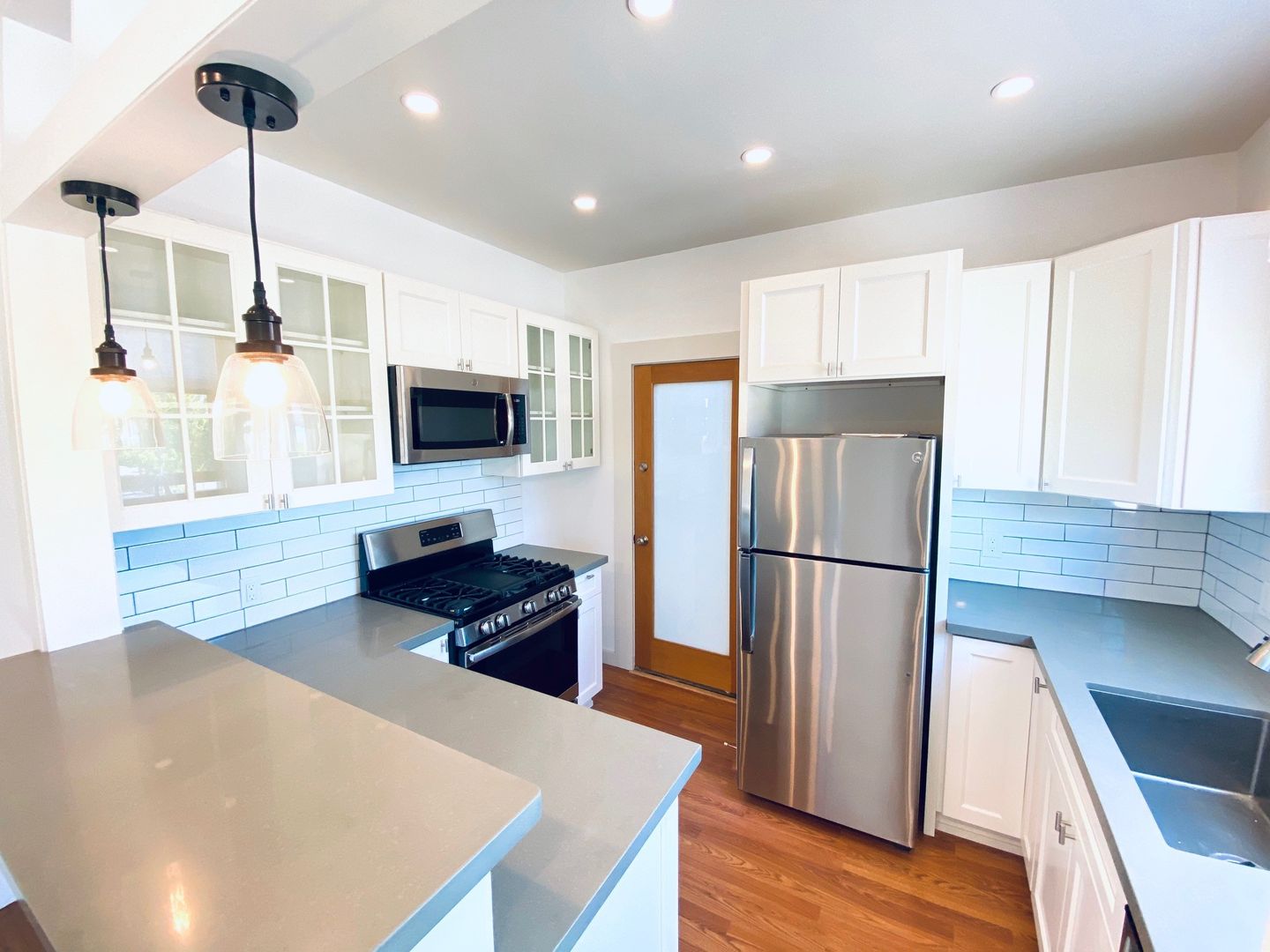 Oakland Apartment: 5687 Miles Ave