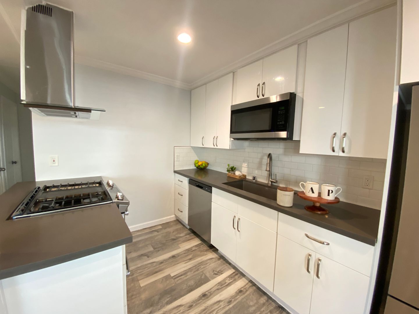 Berkeley Apartment: 1522 Woolsey St