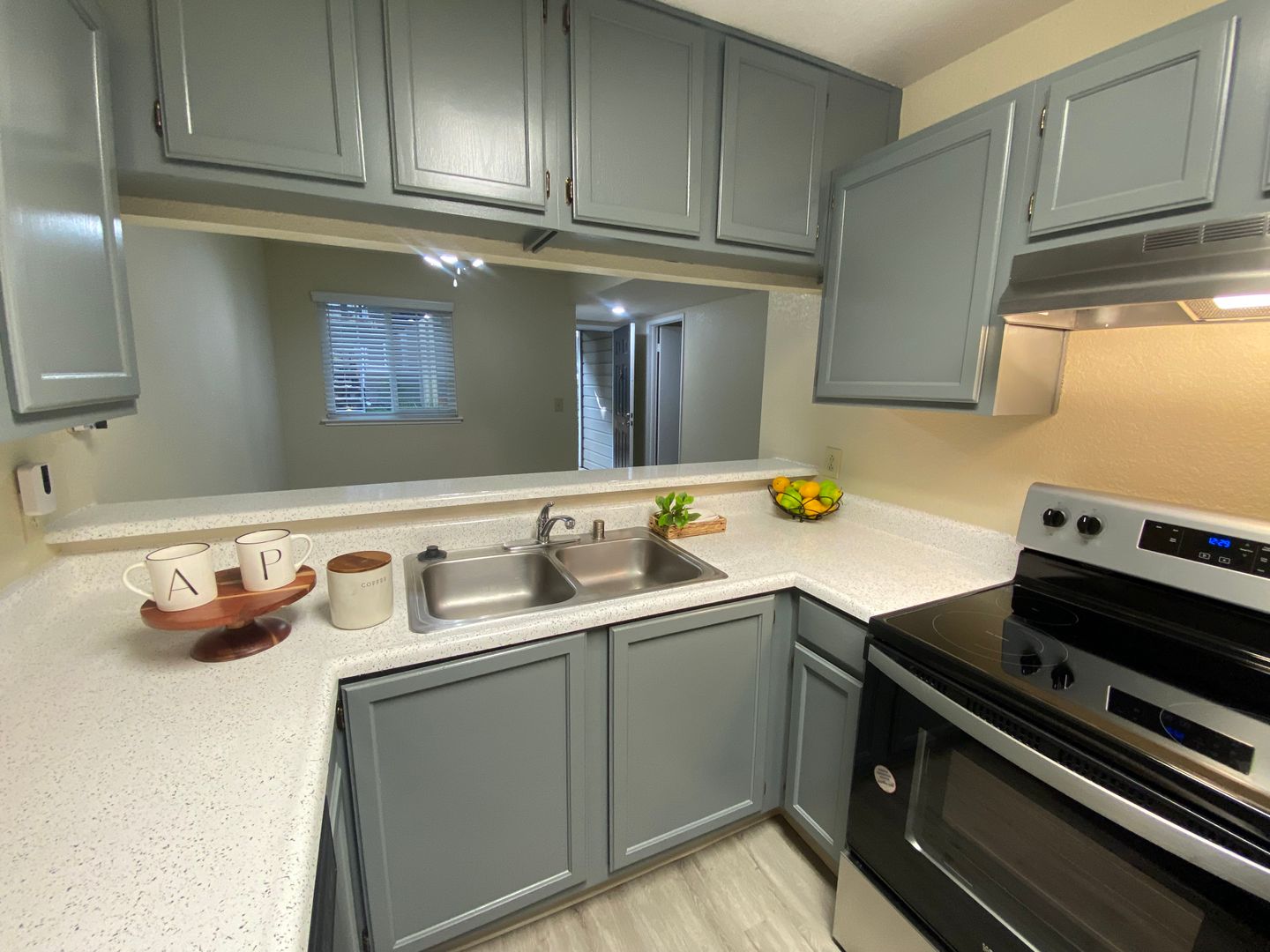 Oakland House: 465 Canyon Oaks Dr