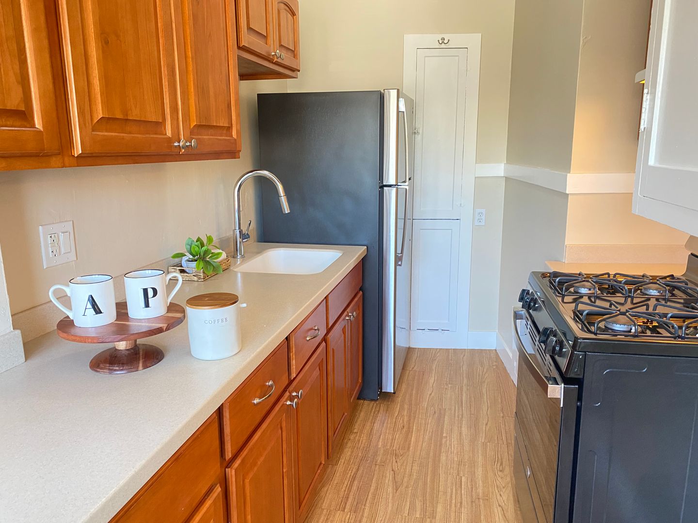 Oakland Apartment: 381 Oakland Ave