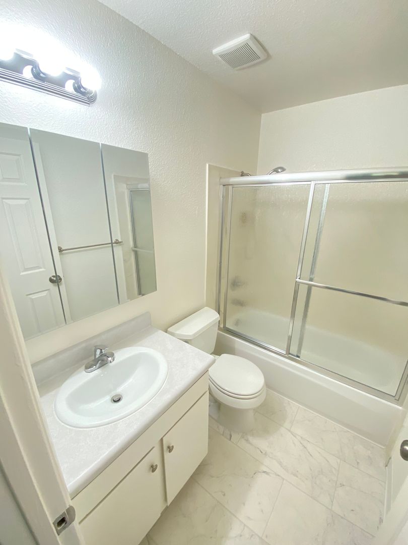 Cherryland Apartment: 22435 Princeton St