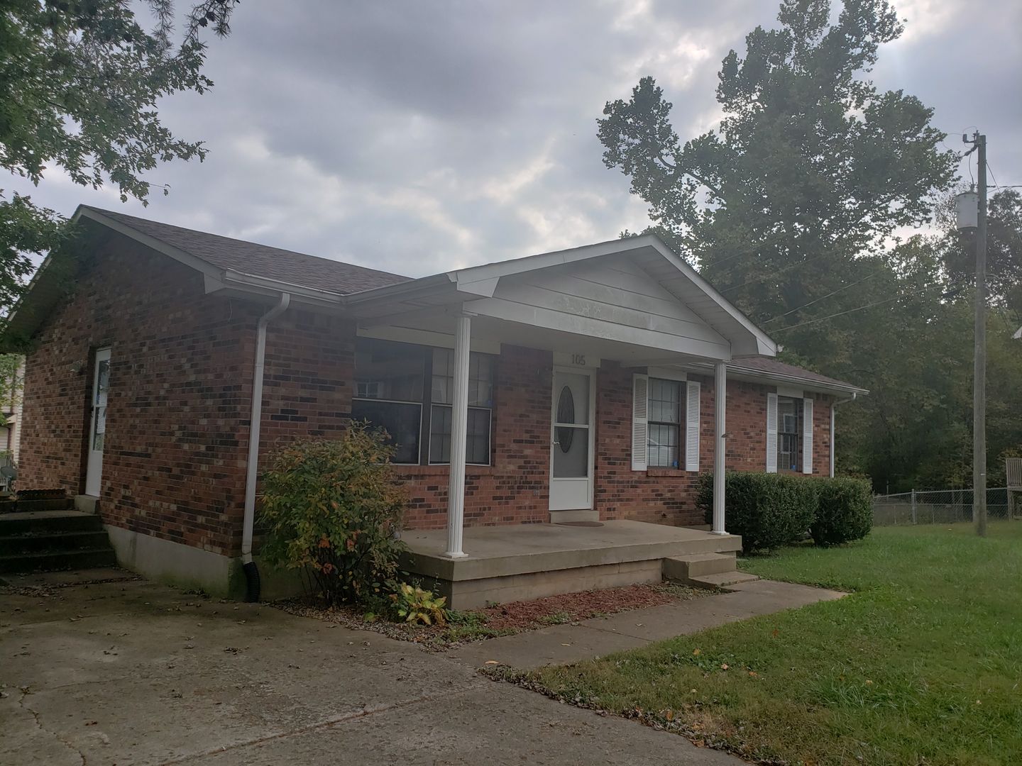 Radcliff House: 105 Creekside Ct