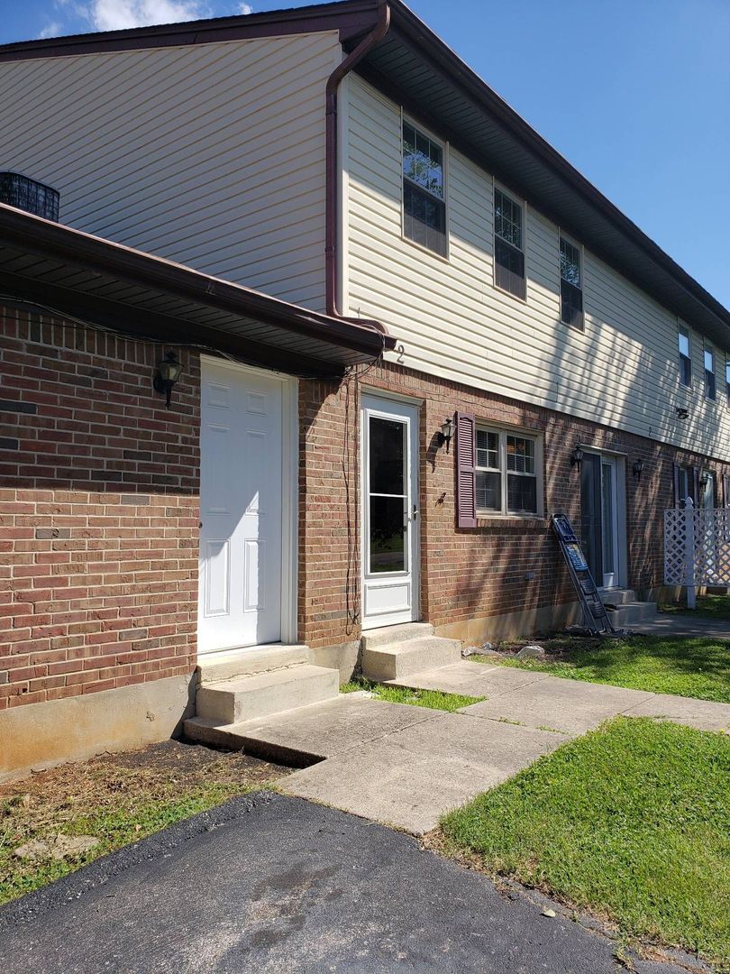 Radcliff Townhome: 257 University Dr. #2