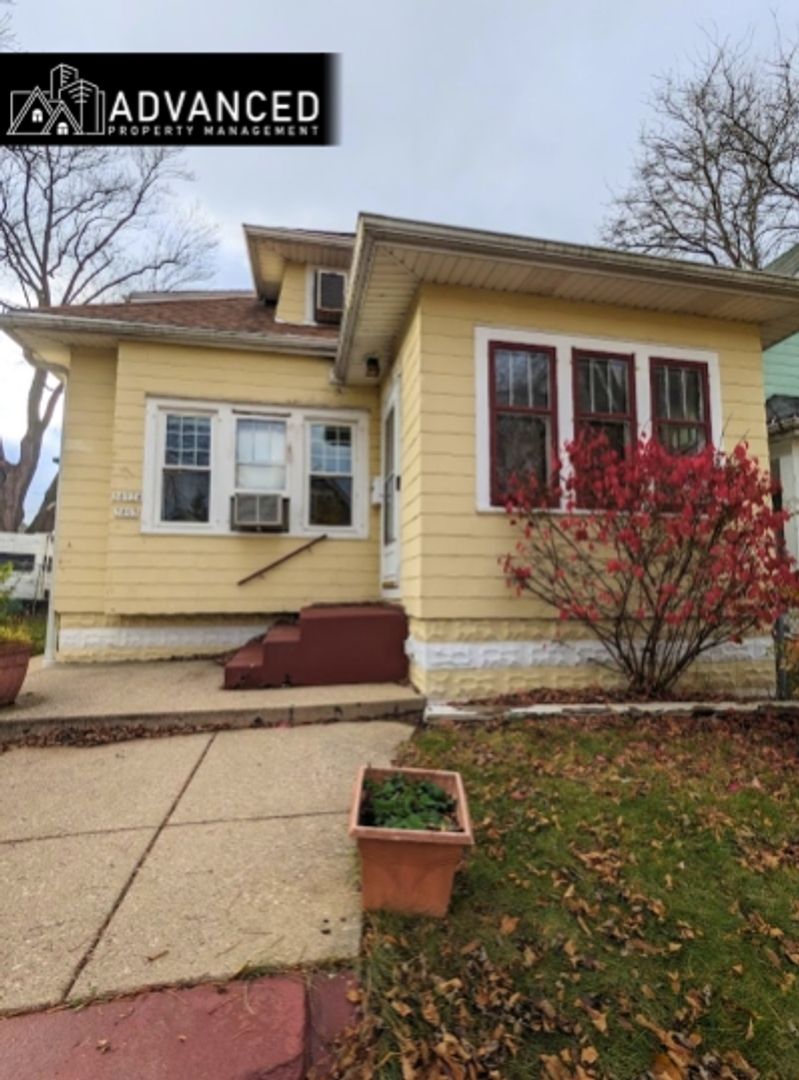 Milwaukee Apartment: 3893 Doctor William Finlayson Street