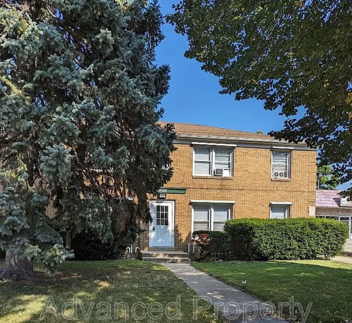 Milwaukee Apartment: 4522 North Teutonia Avenue