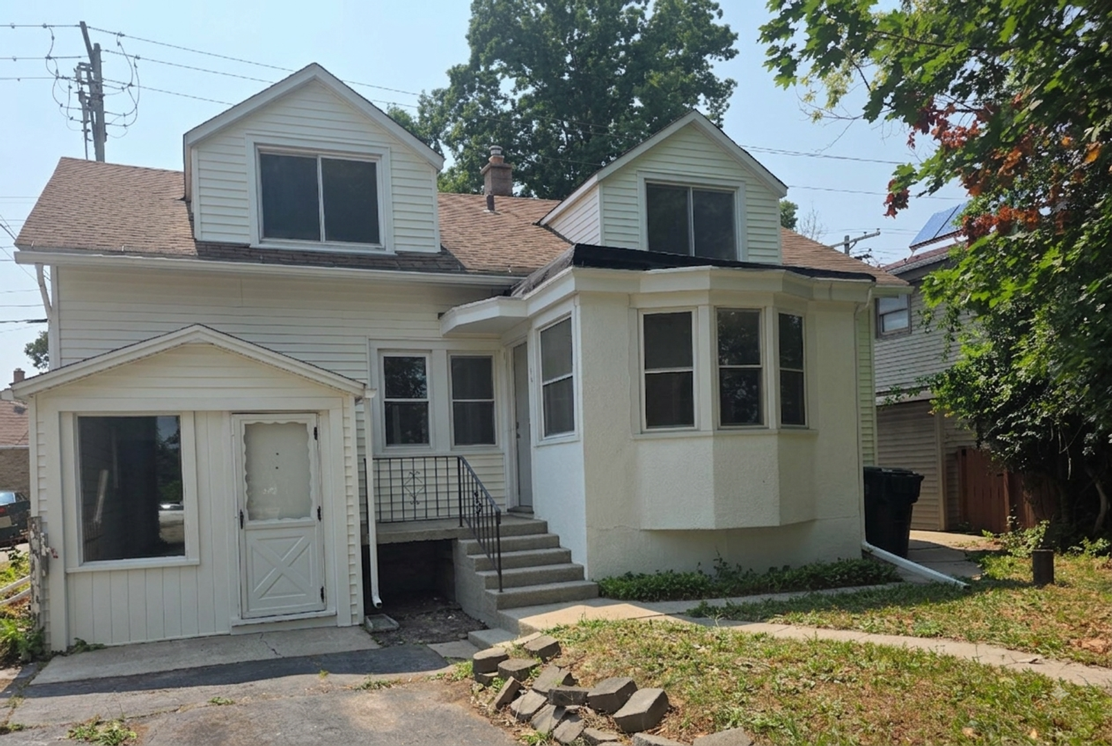 Milwaukee House: 6841 w Fond Du Lac Ave