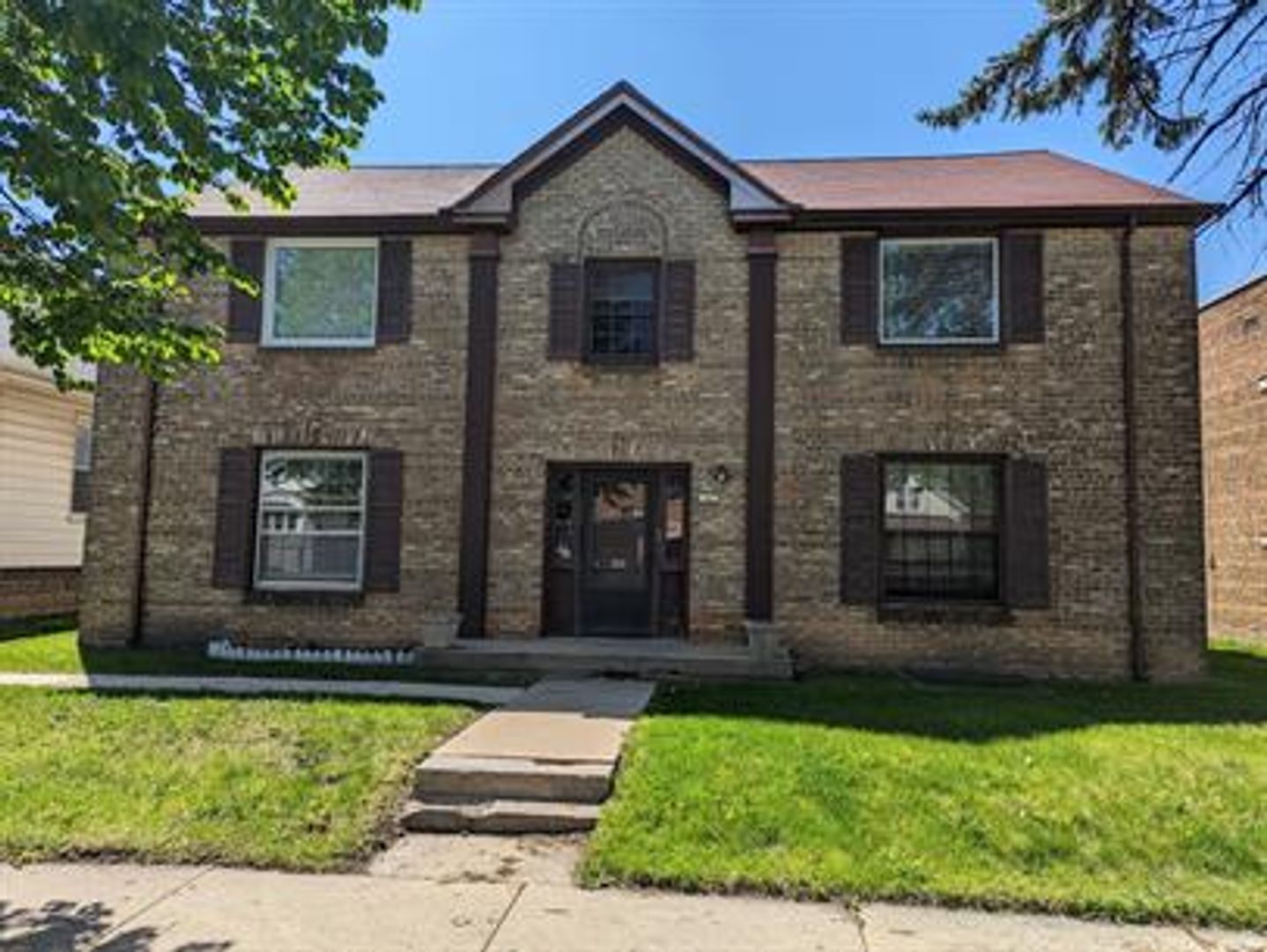 West Allis Apartment: 1445 South 81st Street