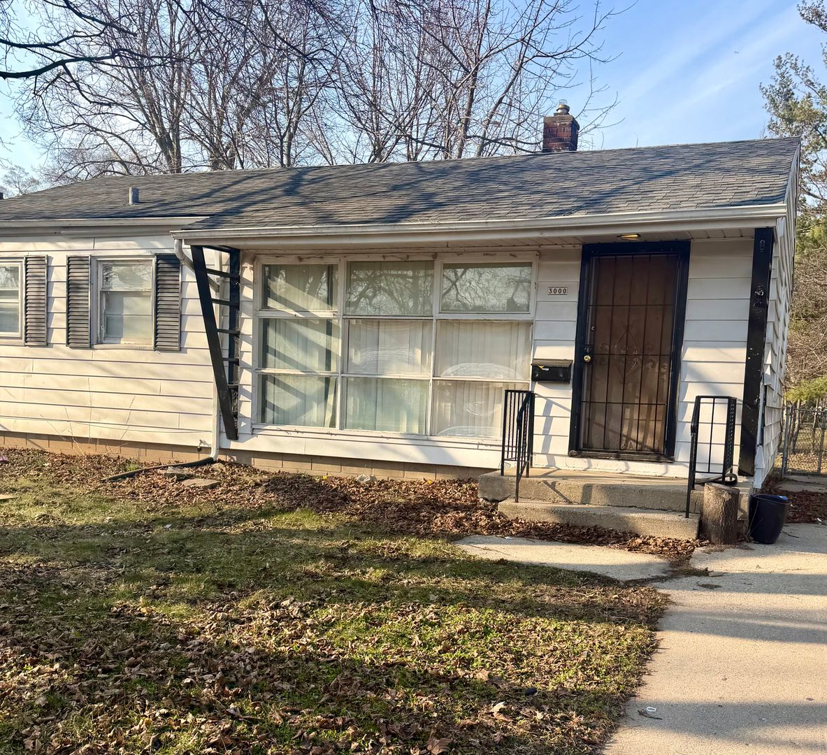 Milwaukee House: 3000 West Carmen Avenue