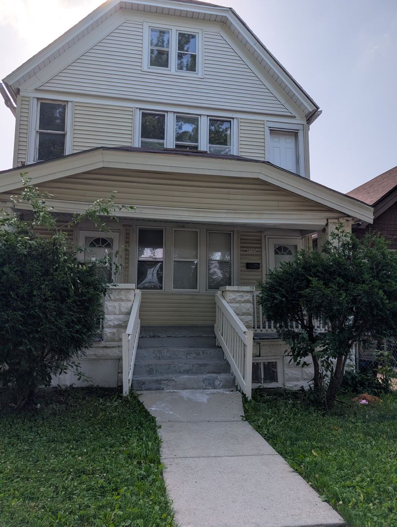 Milwaukee Apartment: 4047-49 N 19th St
