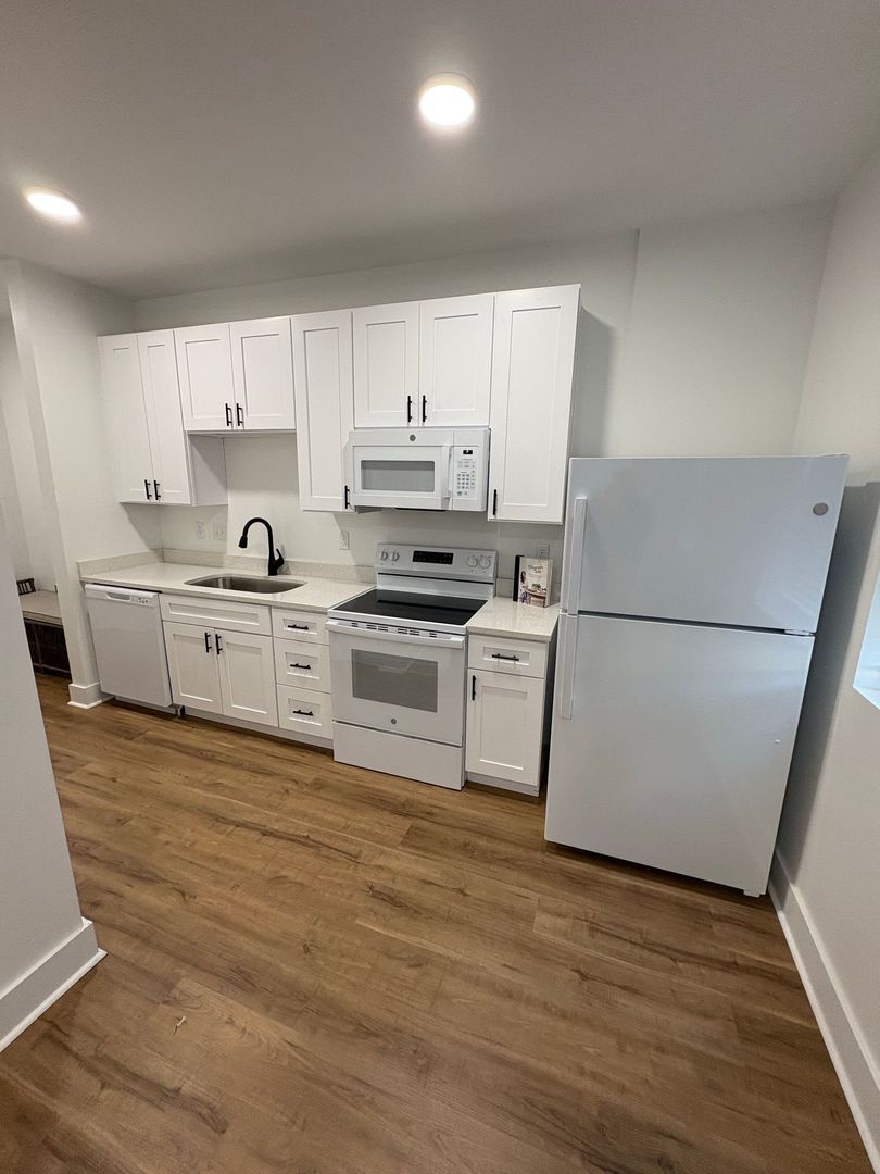 Memphis House: 1162 Peabody Ave. Unit #101