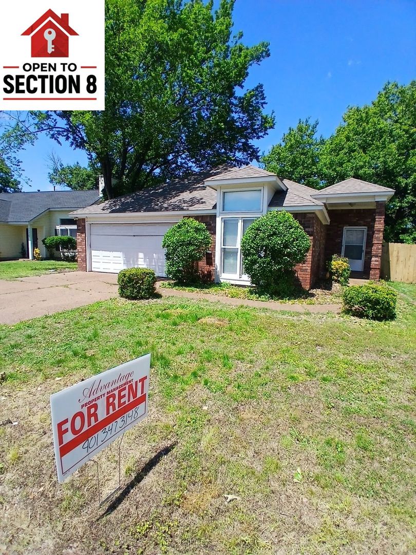 Memphis House: 2689 Bay Pointe Cir. N.