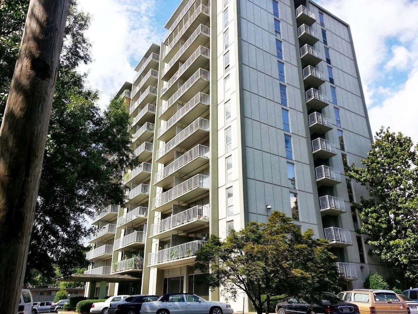 Memphis House: 1271 Poplar Ave #606