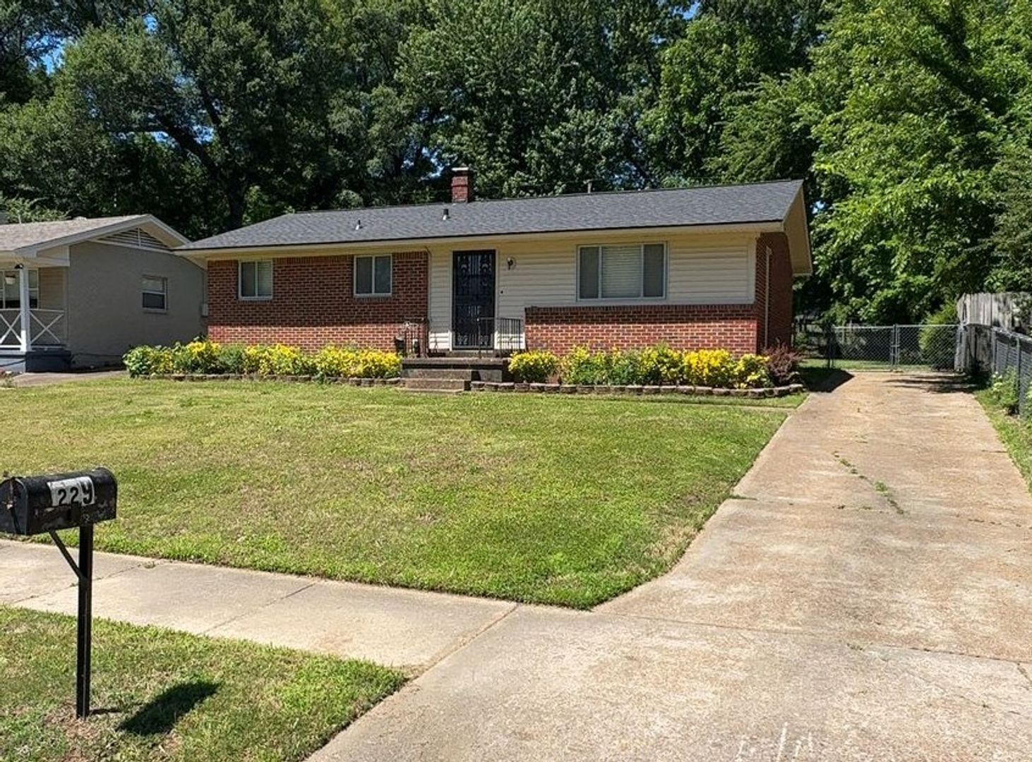 Memphis House: 229 Montelo Rd.