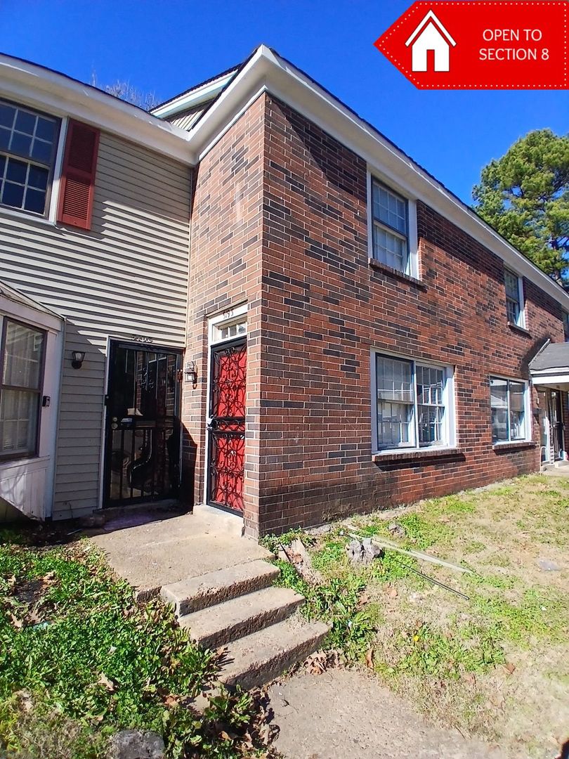 Memphis House: 5193 Flowering Peach Dr.