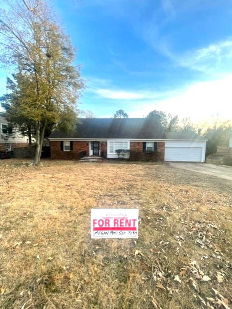 Memphis House: 3021 Dumbarton Rd.