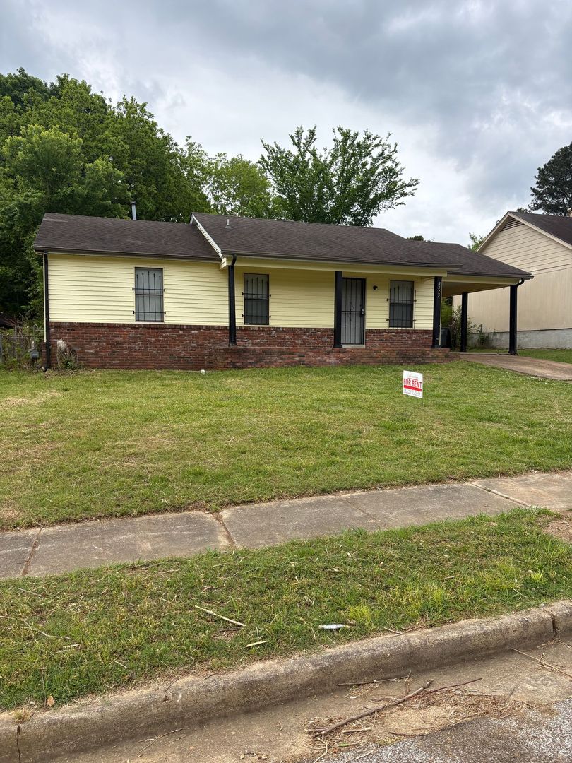 Memphis House: 3323 Vineyard Haven Pl.