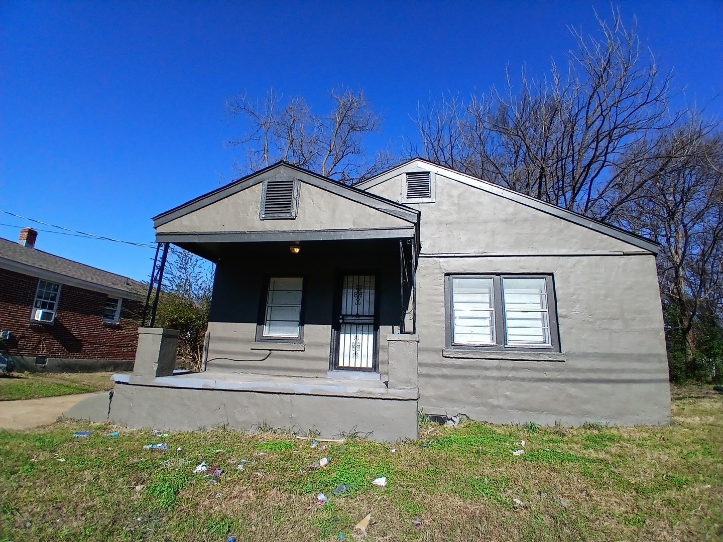 Memphis House: 90 E. Trigg Ave.