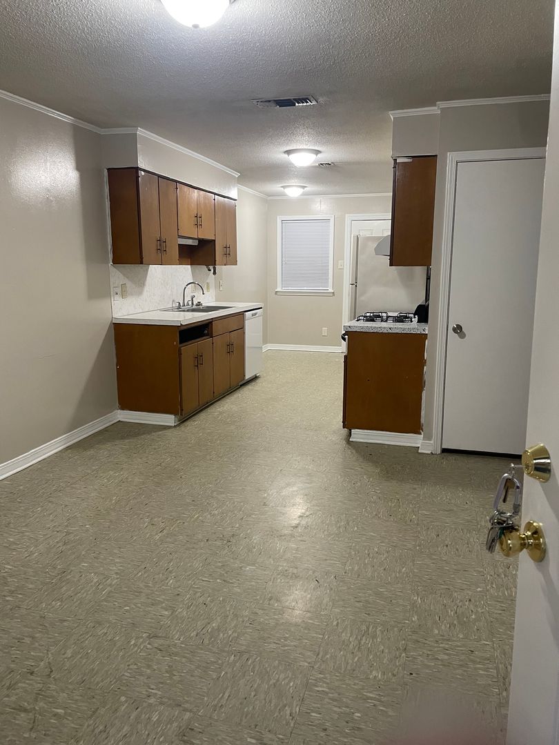 Ruston Apartment: 705 E California Ave