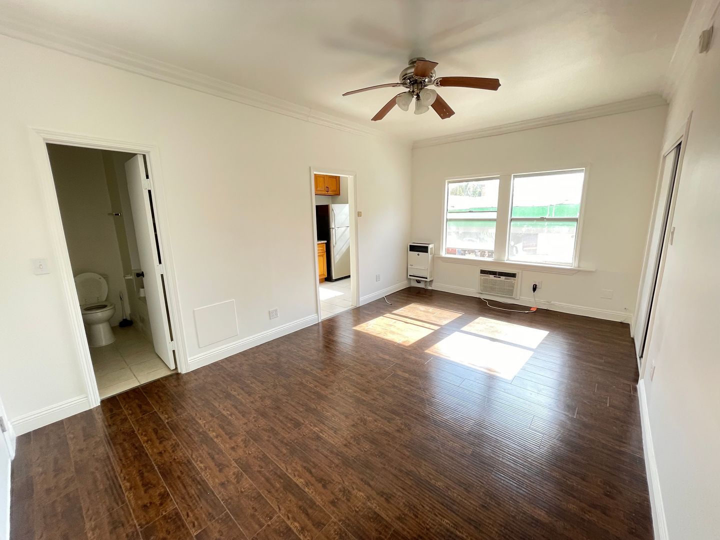 Los Angeles Apartment: 2820 West 8th Street