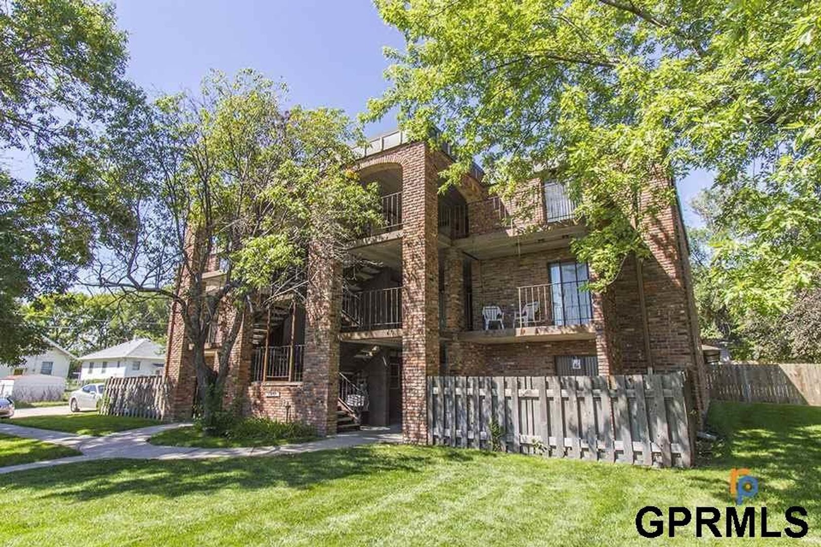 Lincoln Apartment: 1940 Dudley Street