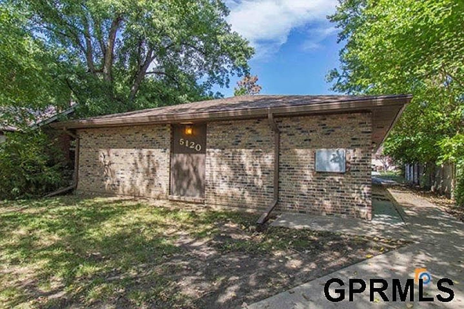 Lincoln Apartment: 5120 Leighton Ave
