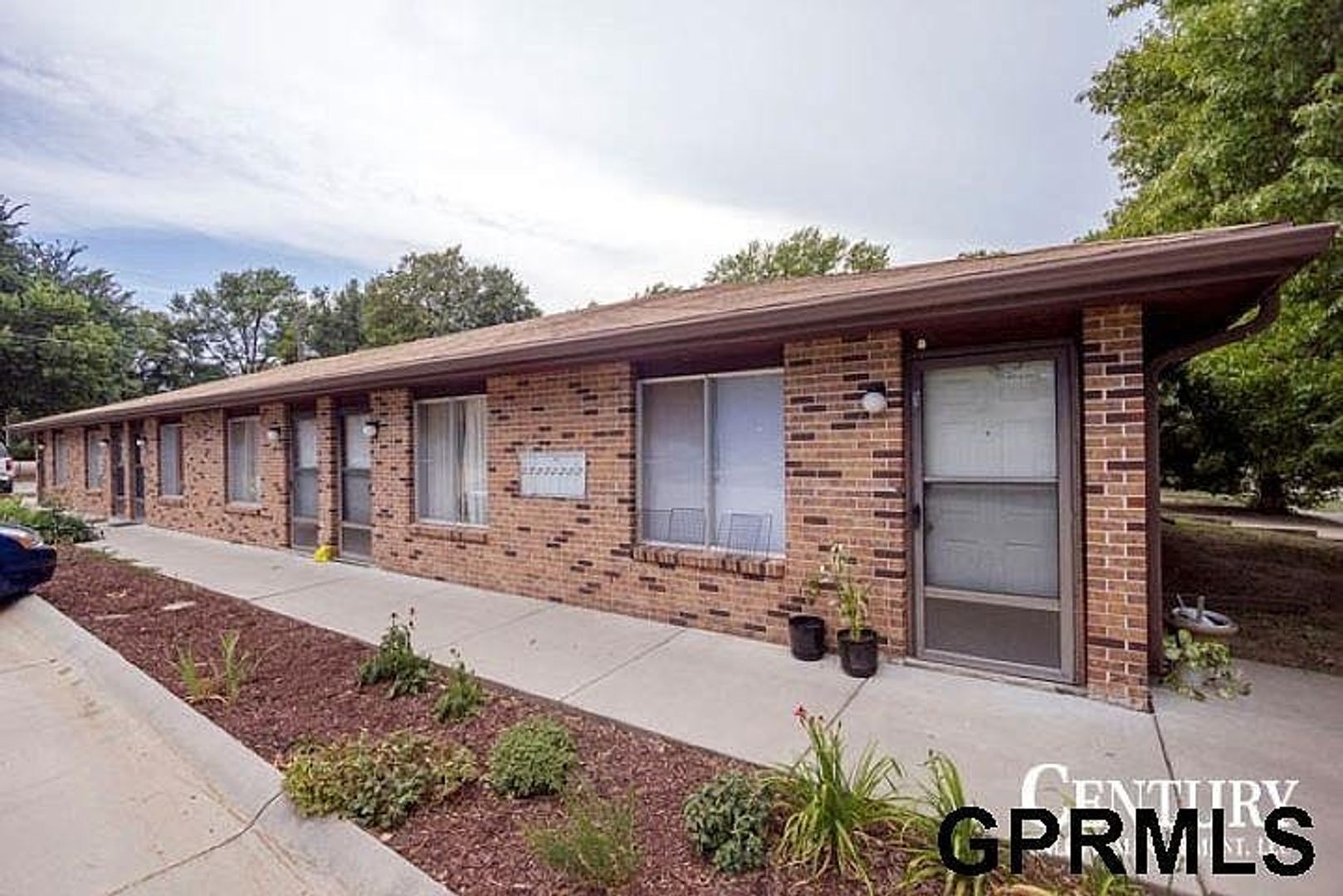 Lincoln Apartment: 5225 Cleveland Ave