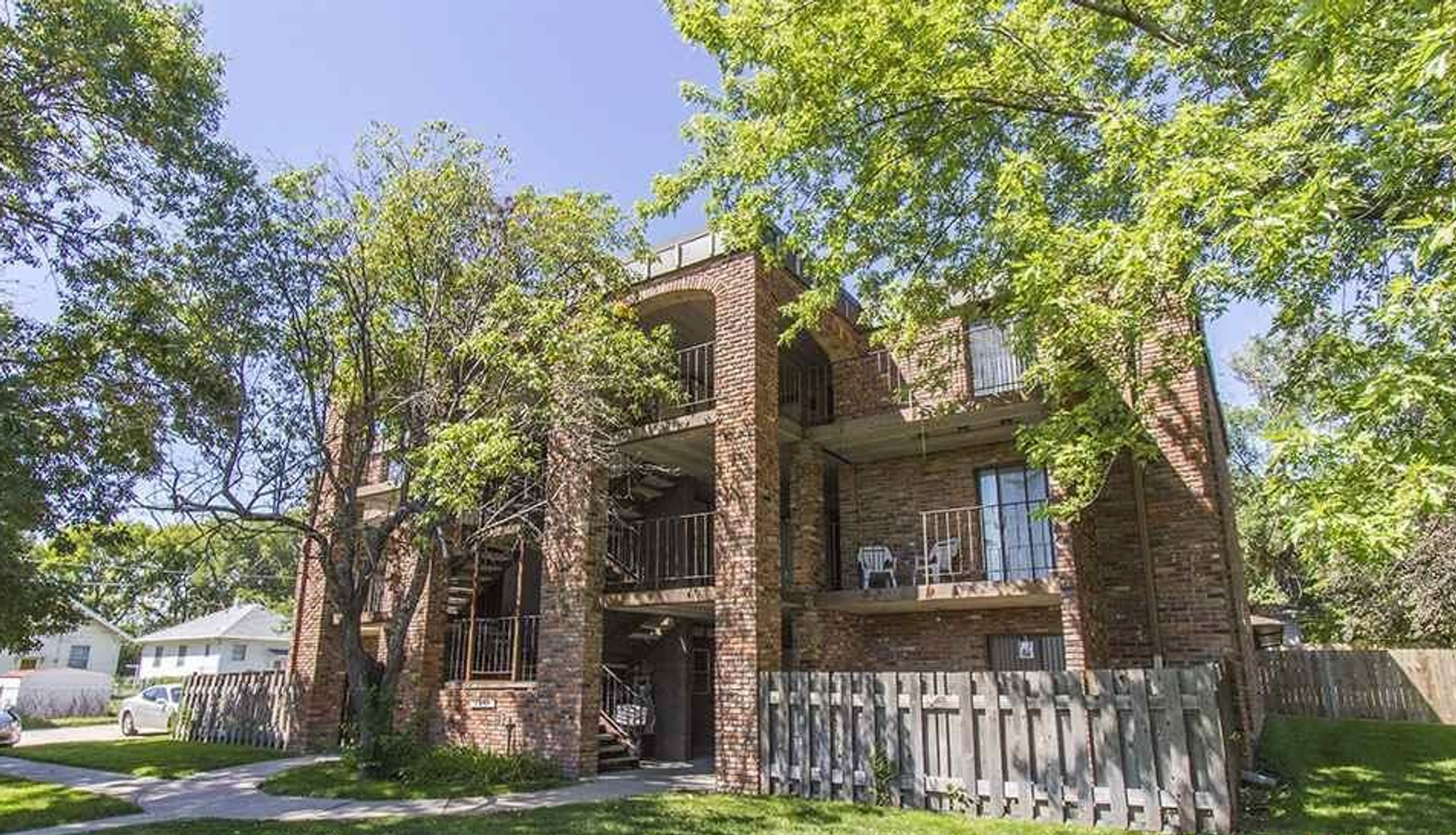 Lincoln Apartment: 1940 Dudley Street