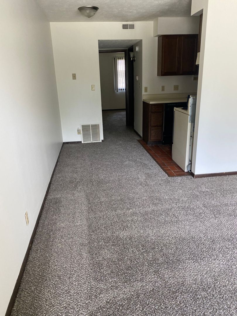 Lincoln Apartment: 5137 Walker Ave