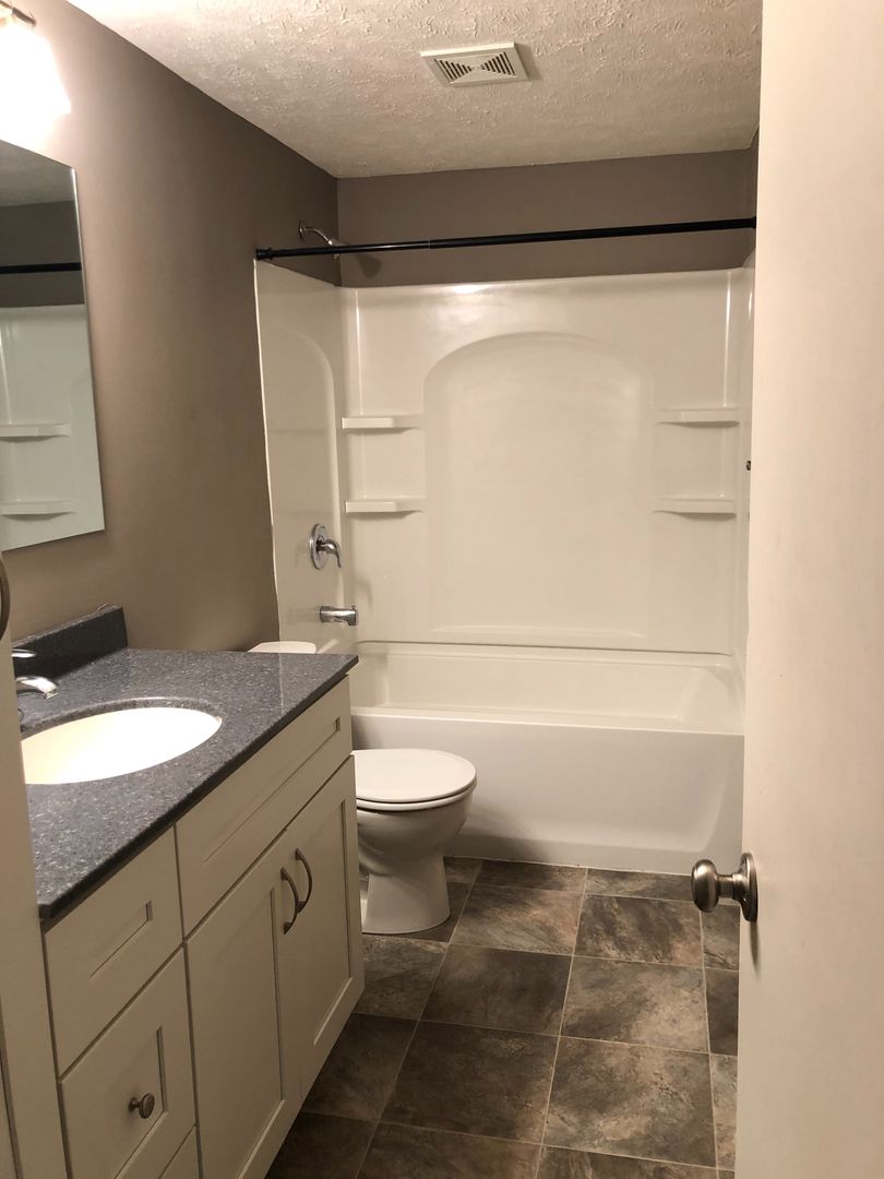 Lincoln Apartment: 1222 A Street