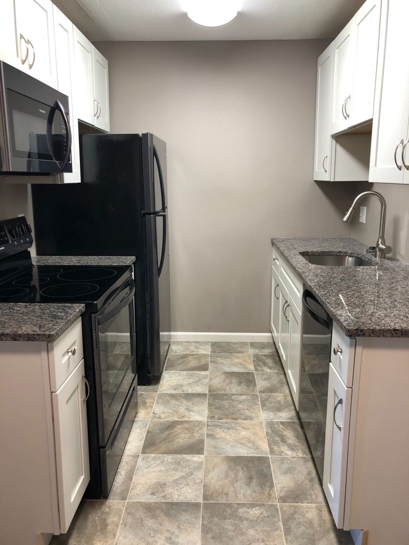 Lincoln Apartment: 1222 A Street