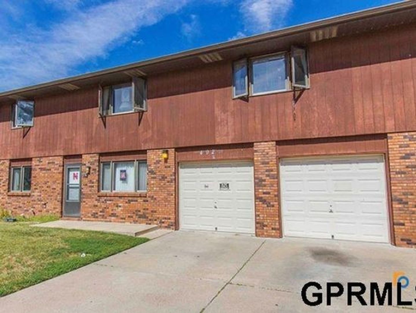 Lincoln Apartment: 4928 Walker Ave