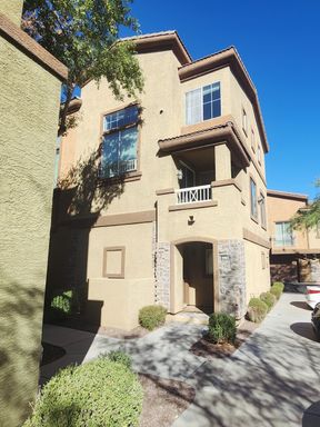 Lovely Parkside Townhome! – photo 1