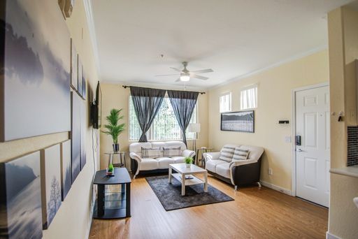 Fully Furnished rental, 1 bed!! – photo 1