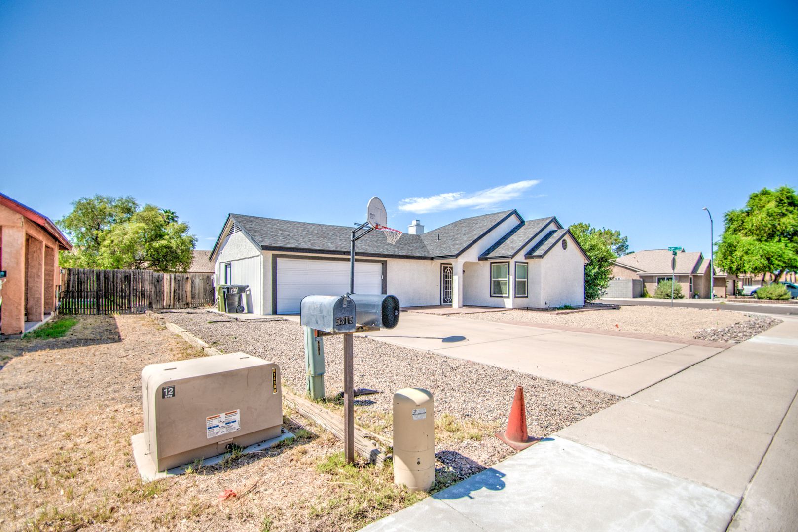 Glendale House: 5321 W Eugie Ave