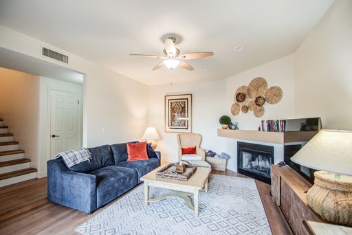 Stunning Fully Furnished Rental! – photo 1