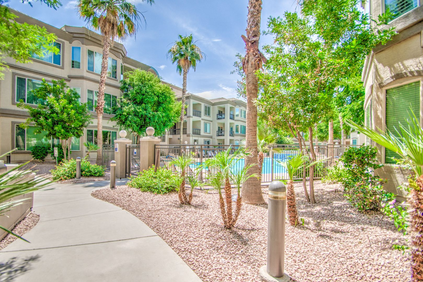 Tempe Condo: 435 W Rio Salado Pkwy 208