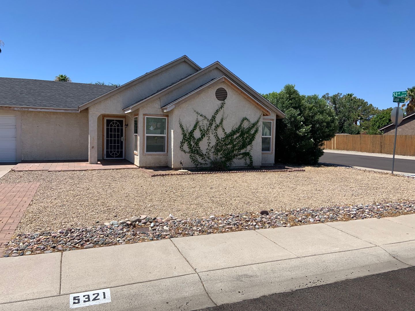 Glendale House: 5321 W Eugie Ave