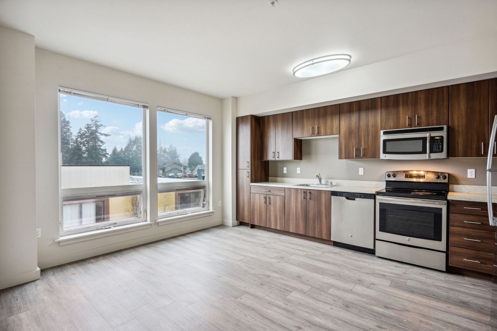 Tacoma Apartment: 323 Garfield St S