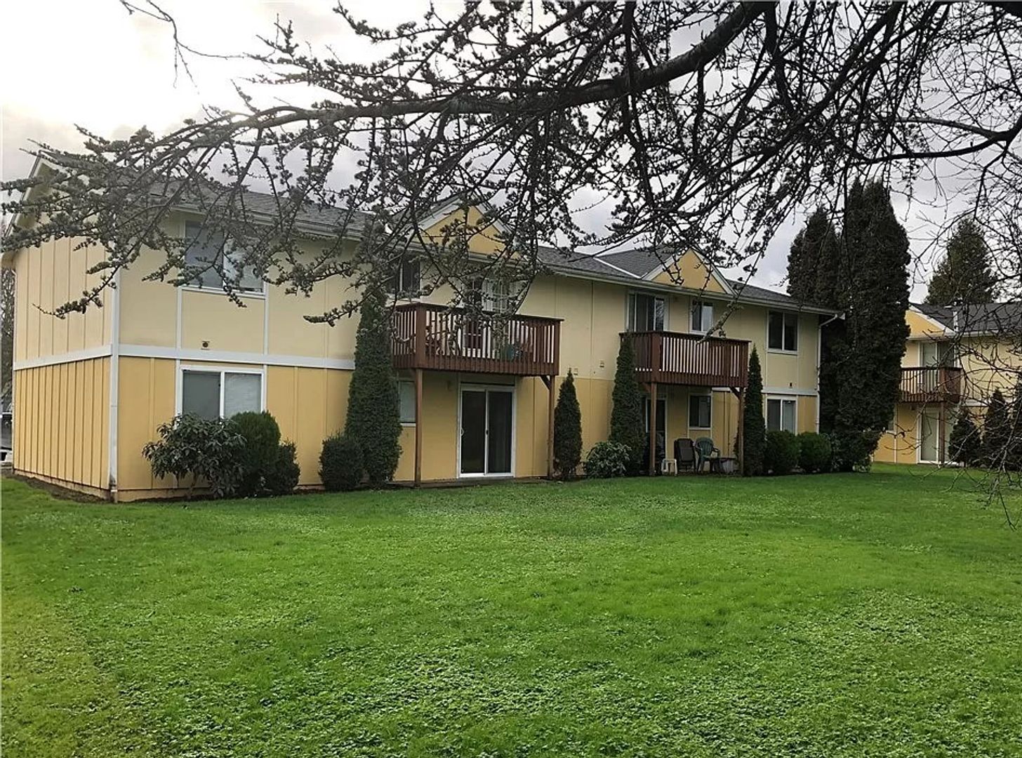 Sumner Apartment: 15411 Washington Street